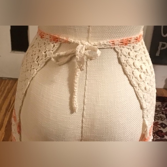 Vintage Hostess Floral and Crochet Skirt Apron Lot of 2 - Picture 5 of 6